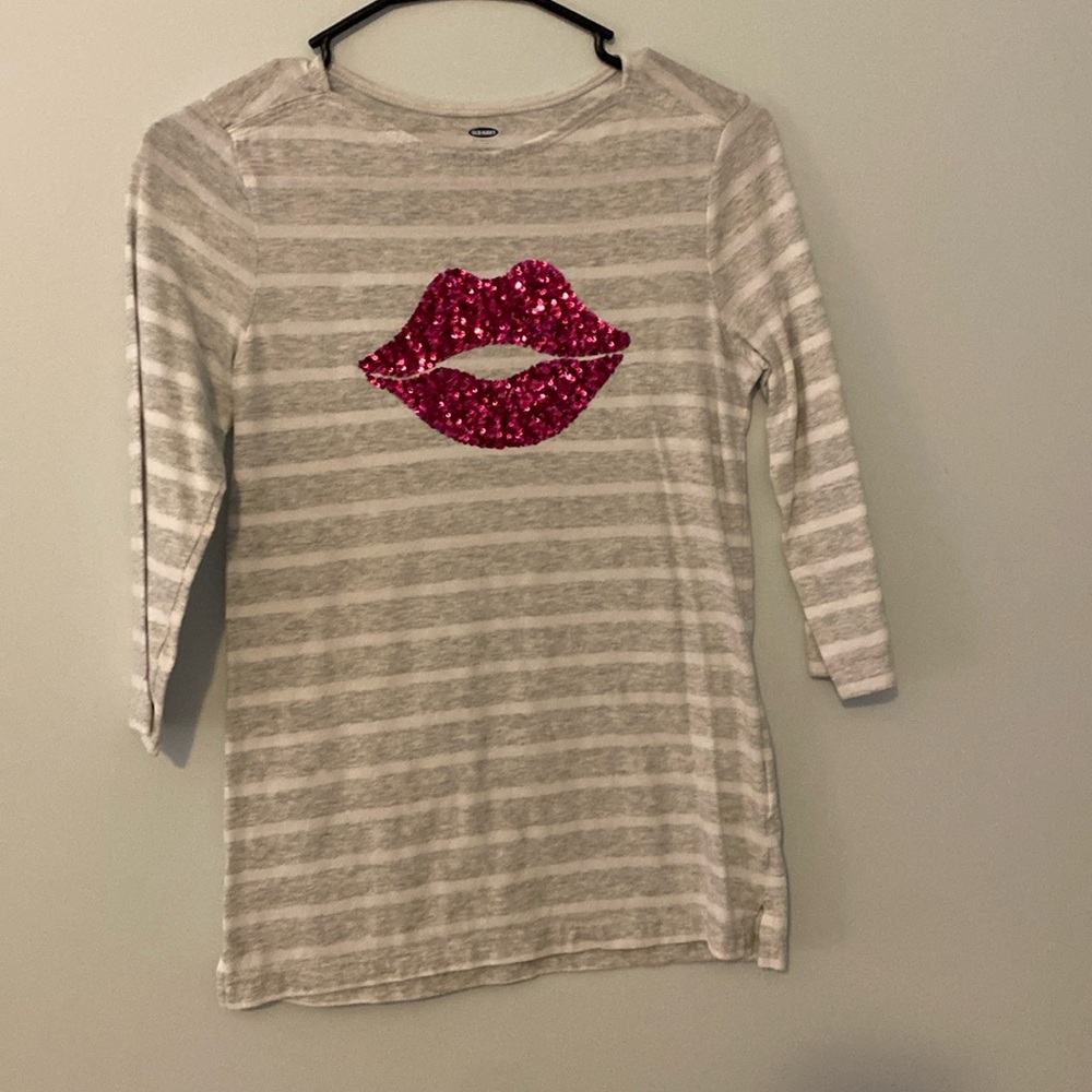 Old Navy size 12 tunic length, 3/4 length sleeve shirt. Sequin lips